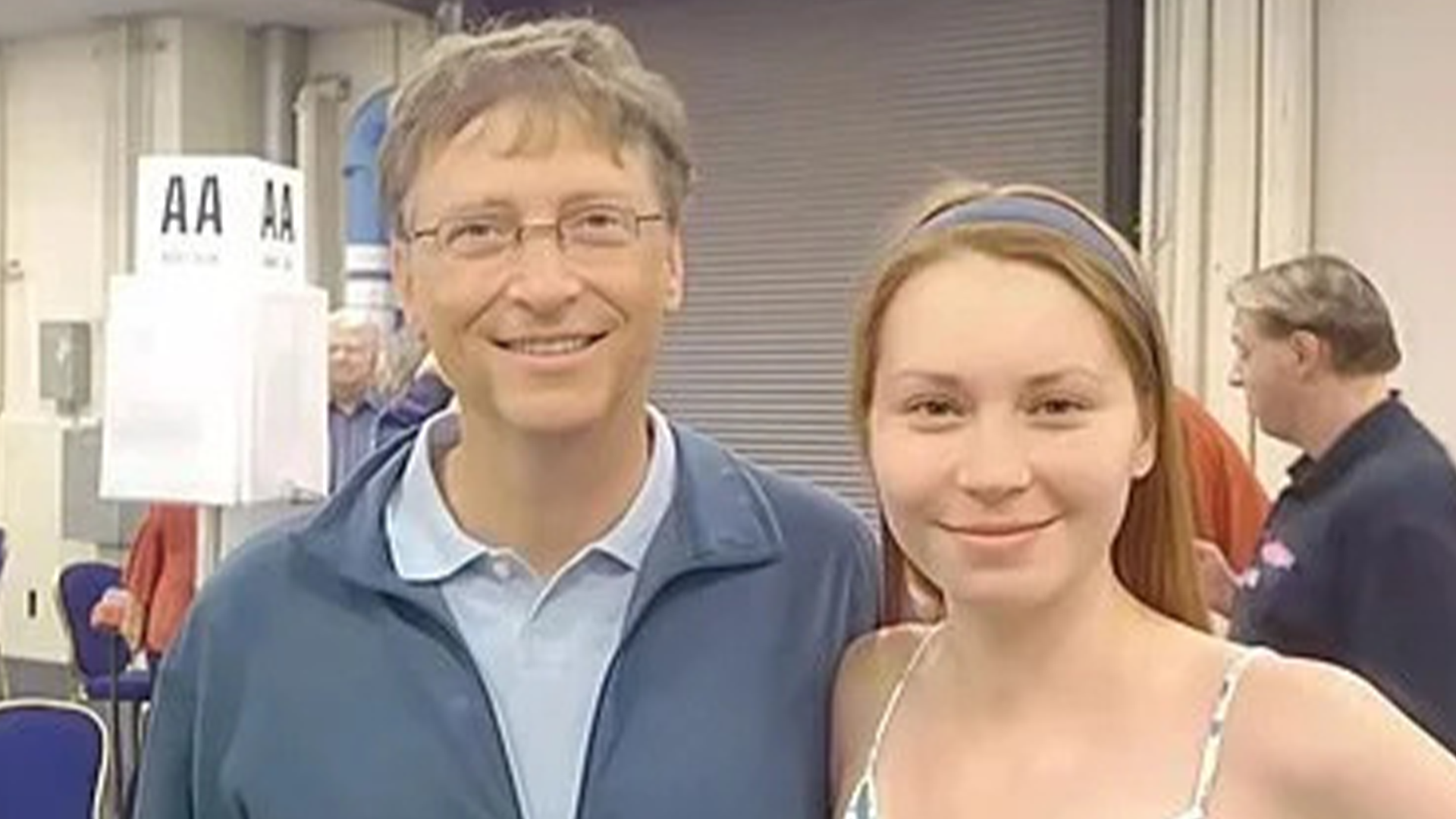 俄媒深扒盖茨俄罗斯情人：分手后穷困潦倒，还和女间谍合过影