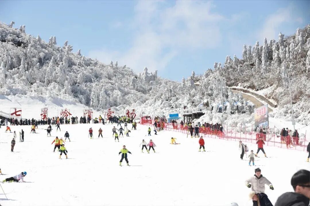 七星岭国际滑雪场冰雪运动季