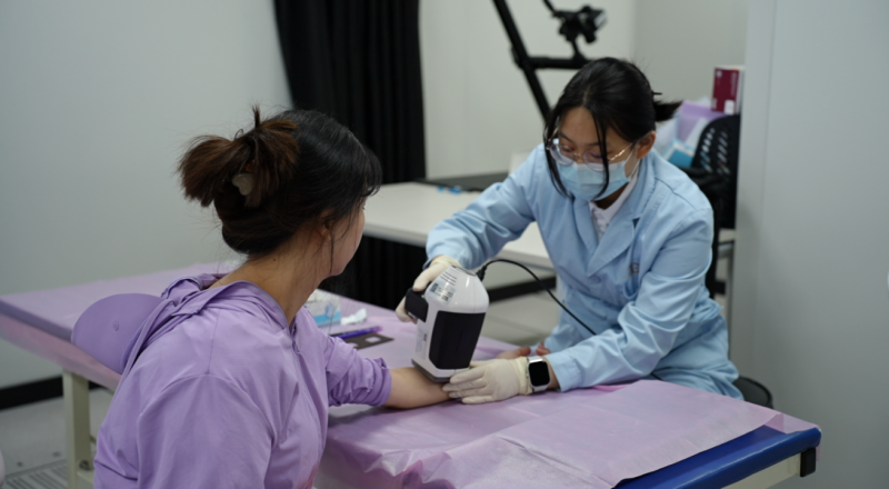 高姿与老爸评测技术中心共研升级版防晒乳,历时500余天打造“通勤防晒”新标杆