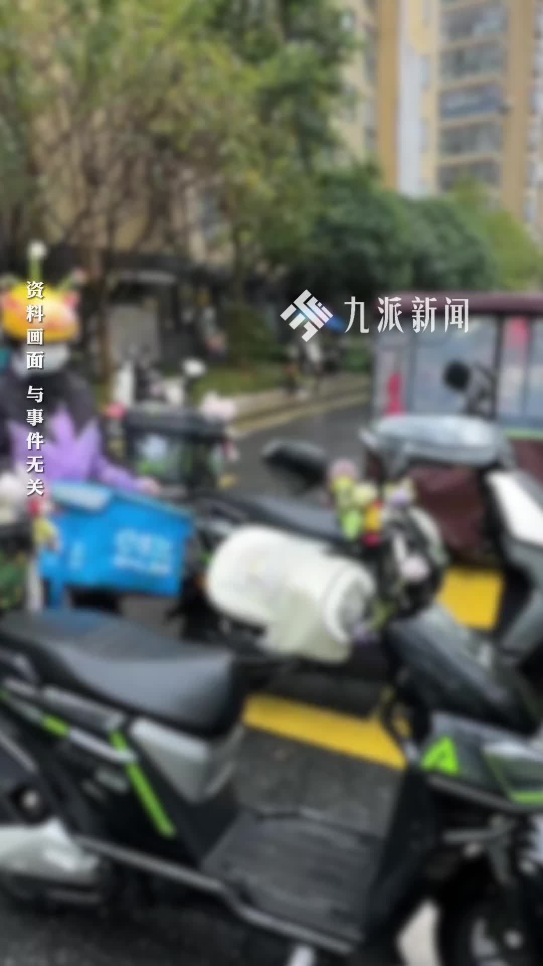 女骑手遇男顾客骚扰后报警：半小时发了57条信息