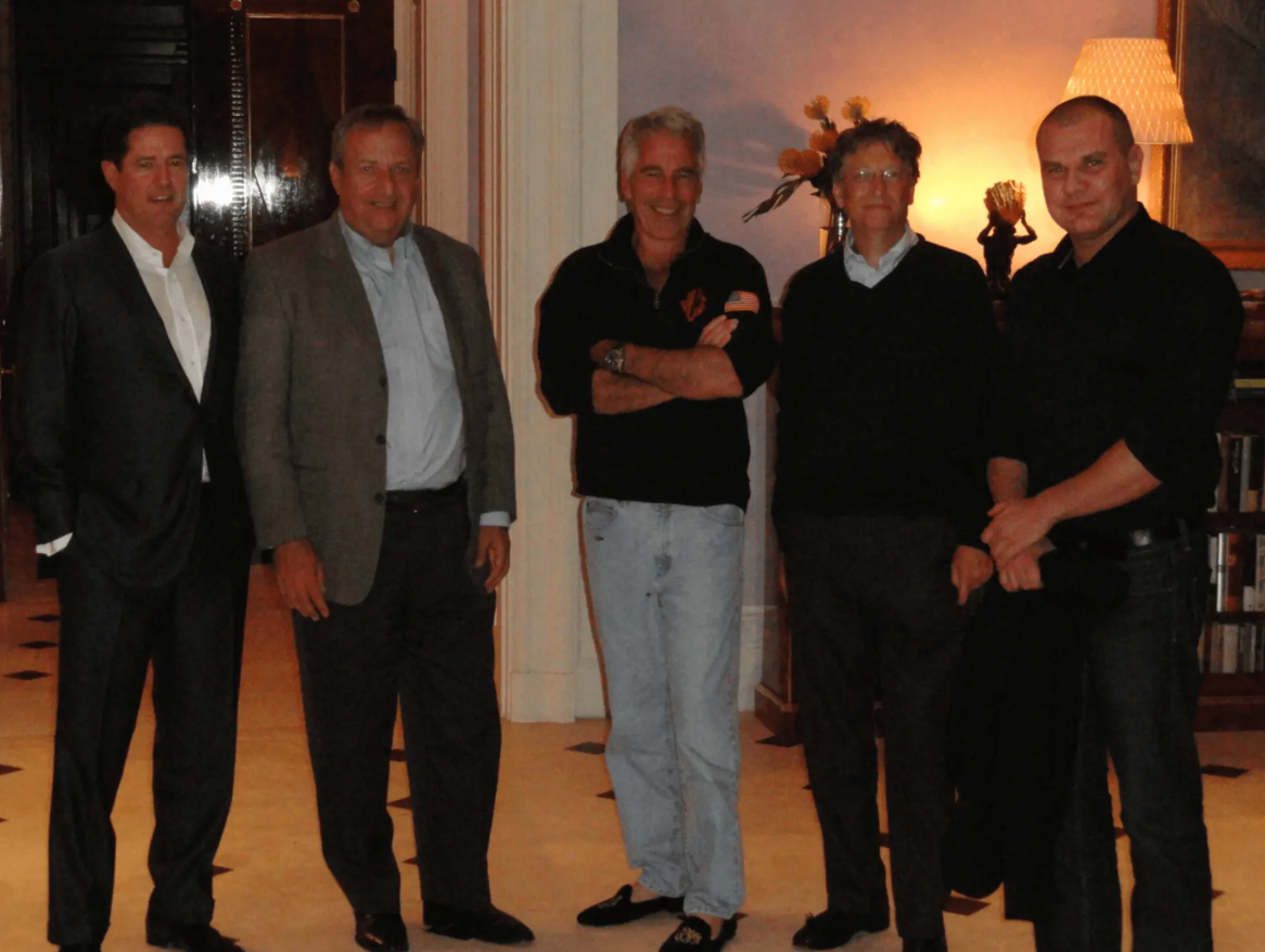 爱泼斯坦与盖茨等合影