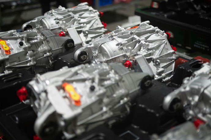 特斯拉陶琳谈燃油车发动机与特斯拉电驱零部件数量差异:结构越简单故障概率越小