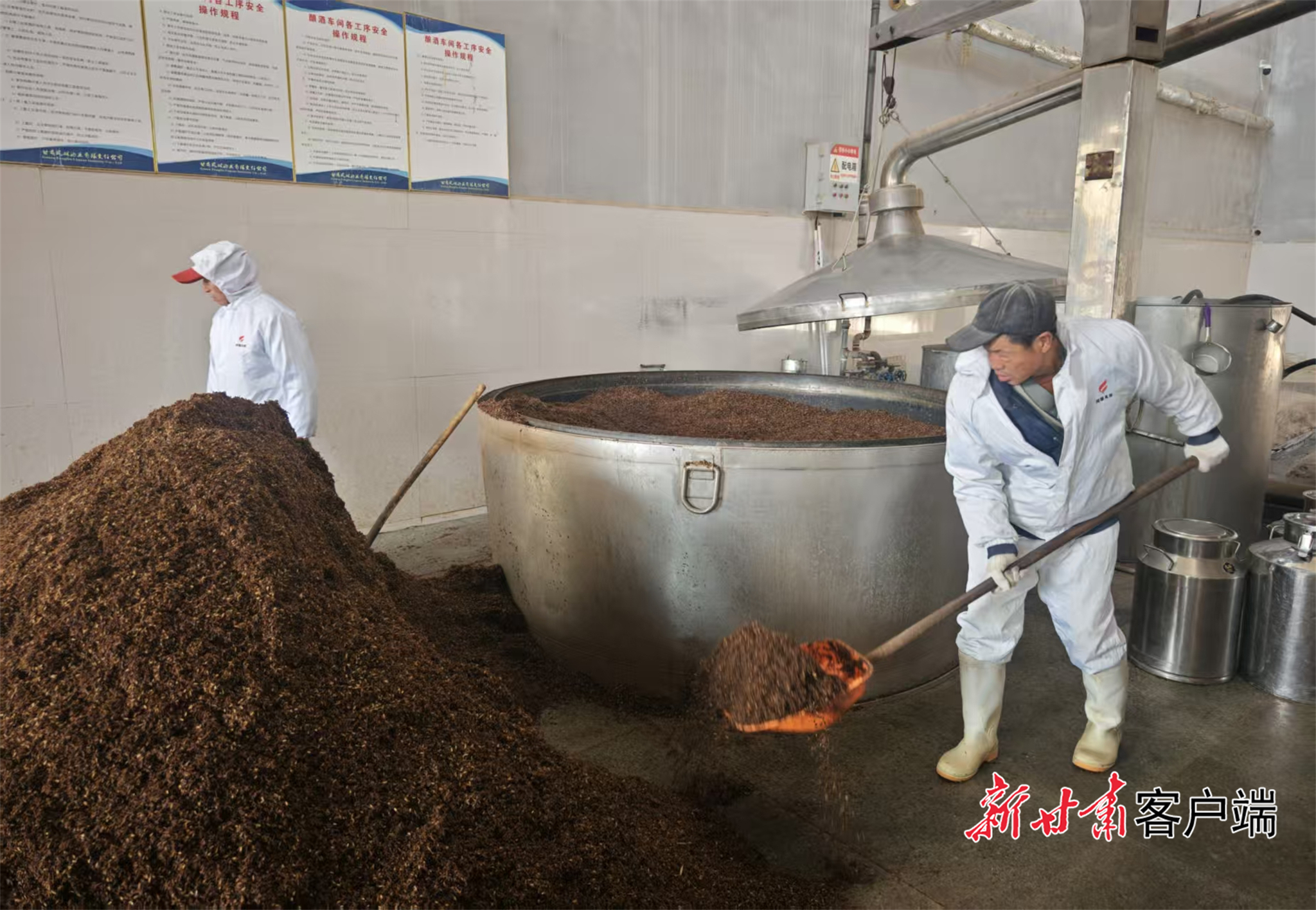 甘肃凤林酒业酿造车间 本文图片均由新甘肃·甘肃日报记者田丽媛摄