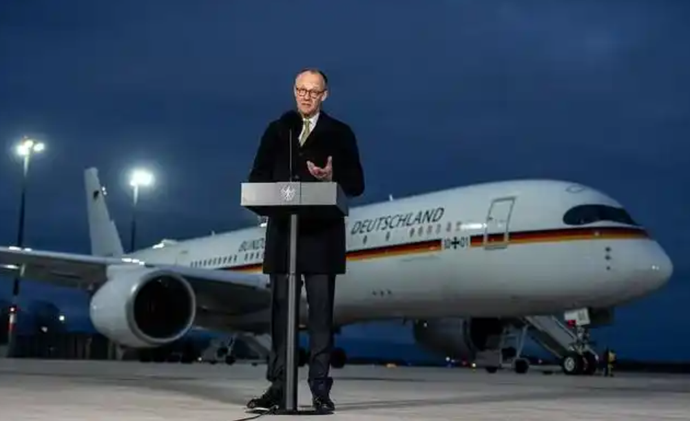 宝马集团董事长齐普策随德国总理默茨访华，并同宁德时代签署合作谅解备忘录