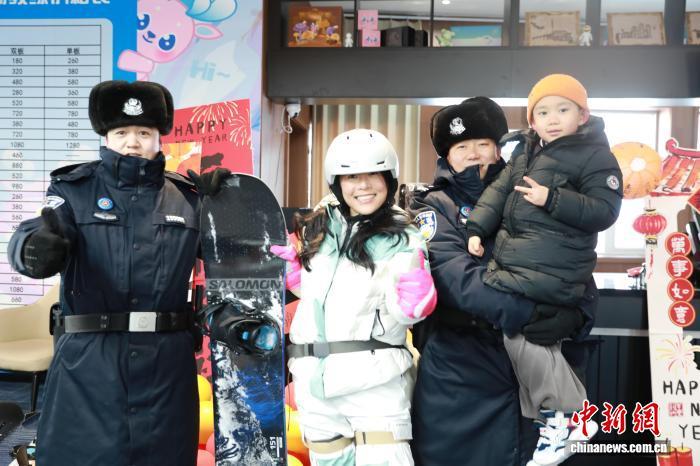 科技戍边 无人机“鹰眼”点亮雪域边疆平安年