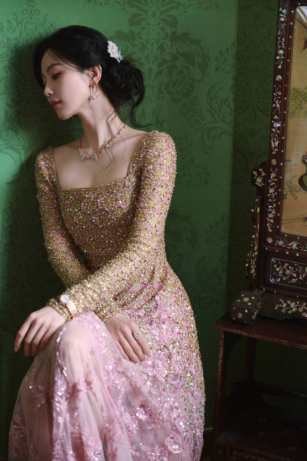 刘诗诗性感撩人。