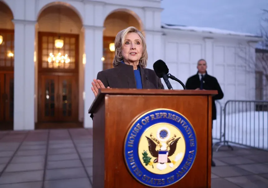 为什么克林顿夫妇卷入爱泼斯坦听证,最终可能反噬特朗普?