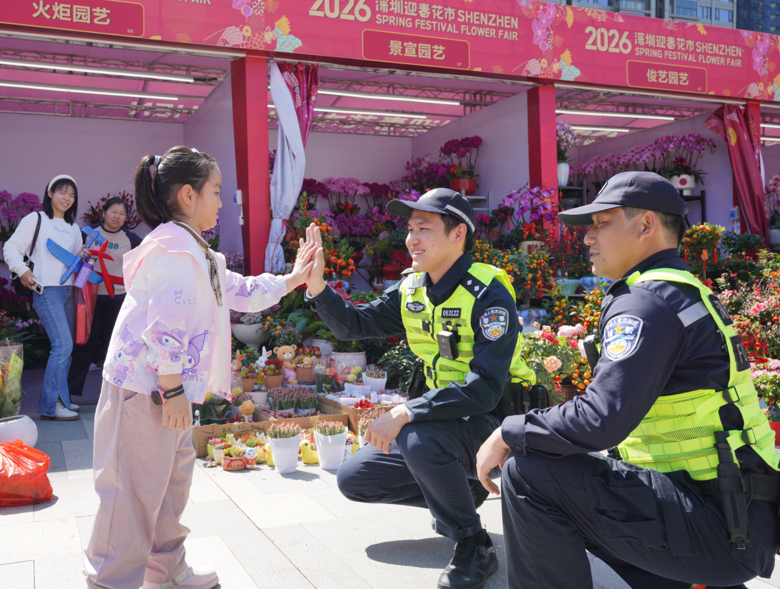 深圳公安多措并举确保市民平安度过喜庆春节