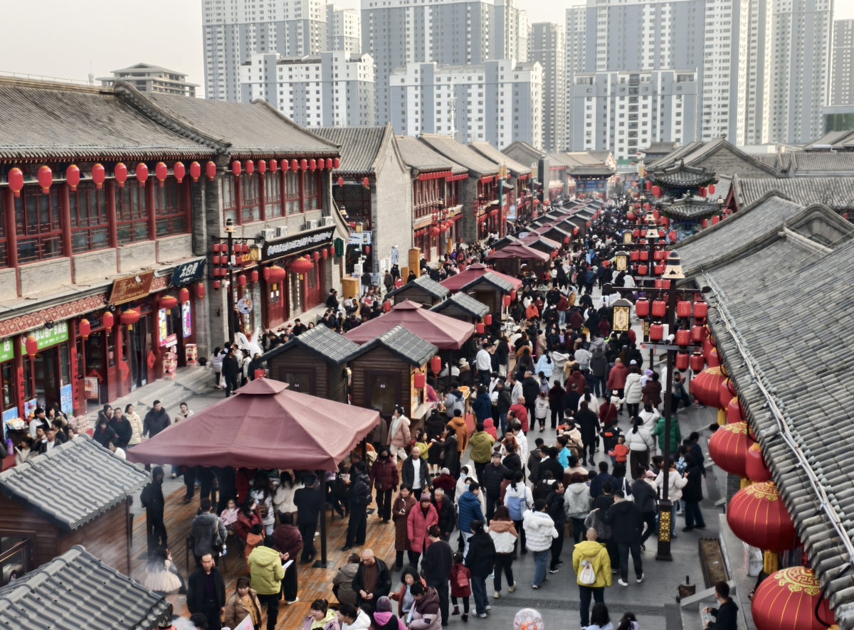 红火热闹的大境门景区 刘树敦 摄