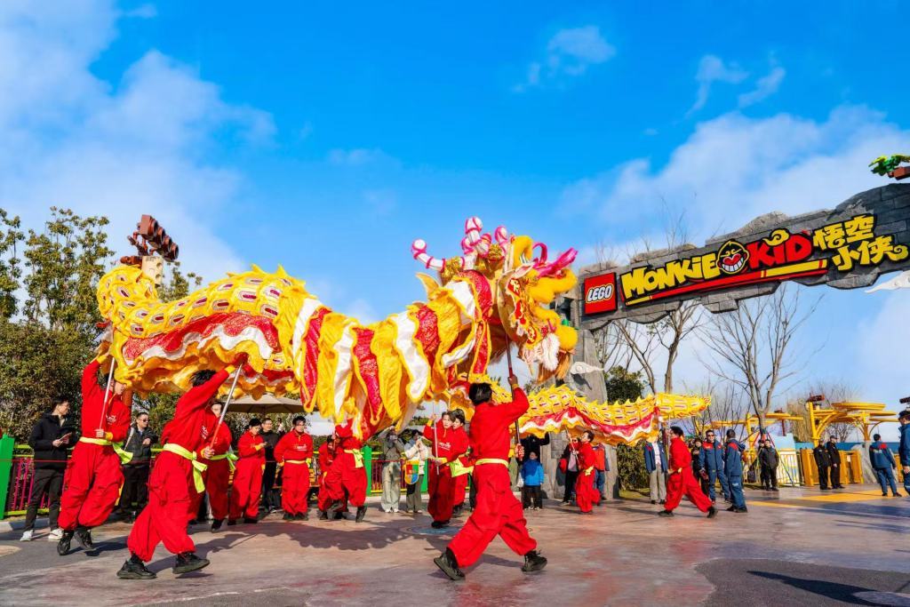 上海乐高乐园2月19日（大年初三）游客量达1.737万人，刷新开园以来单日客流纪录。