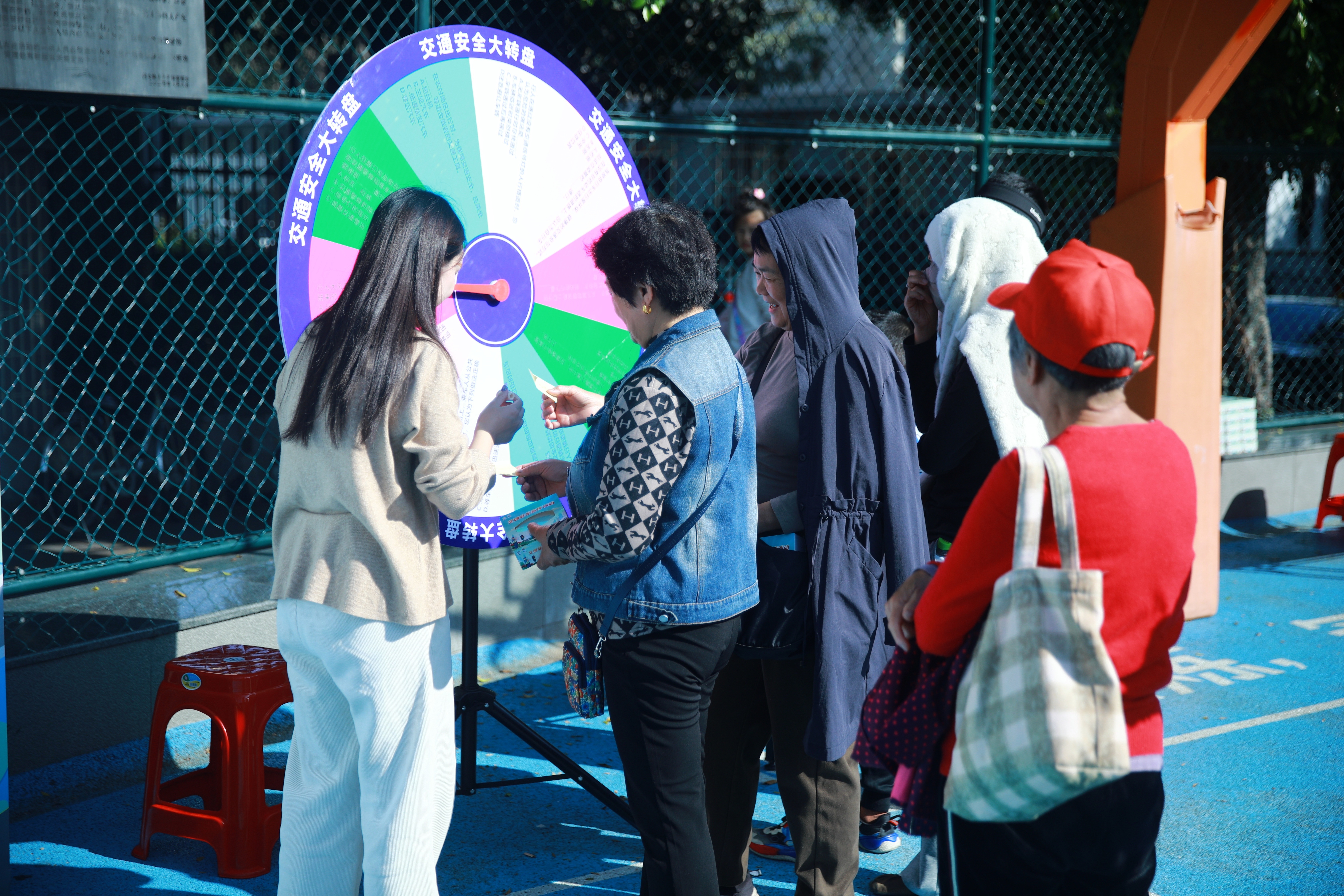 “安全出行，幸福随行”交通安全宣传日活动在竹林社区顺利举行