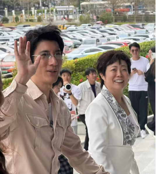 王力宏现身比亚迪深圳坪山总部 副总裁李柯及核心高管亲自接待