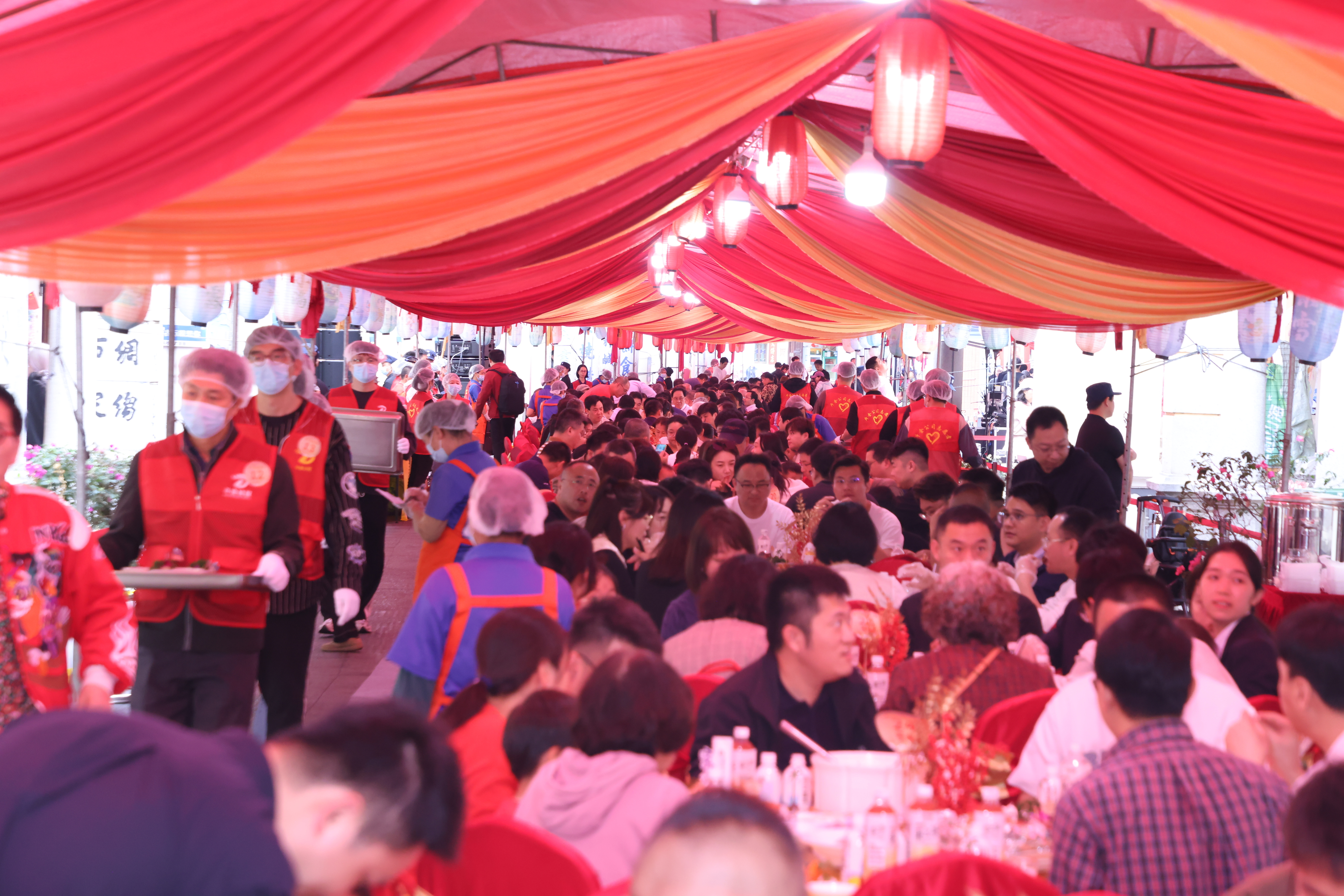 美食为媒、乡情为带 珠海斗门旧街长桌宴演绎湾区文旅融合新篇章