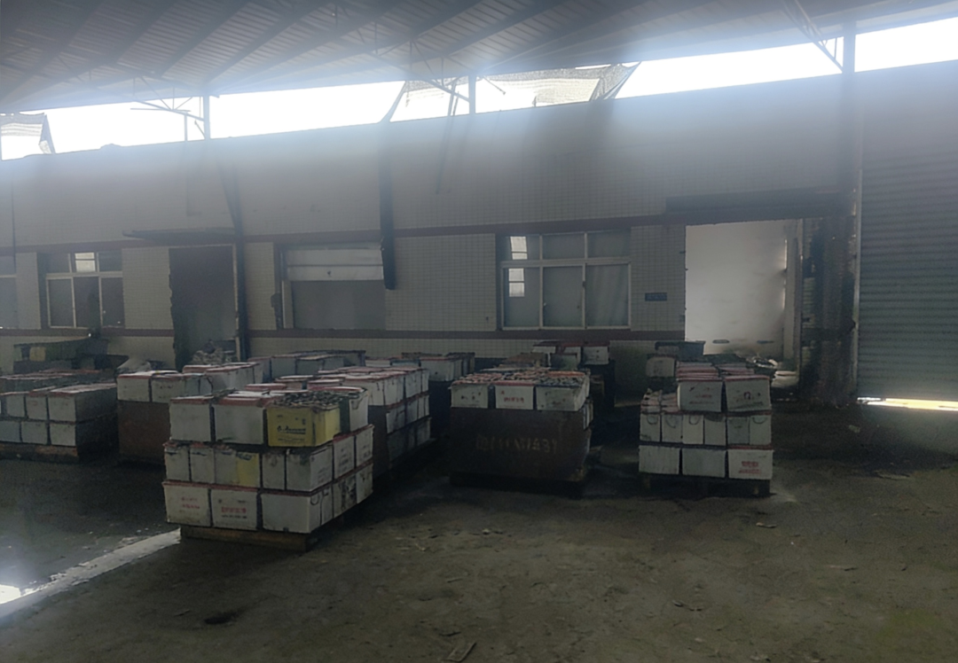 企业未按标准贮存危险废物