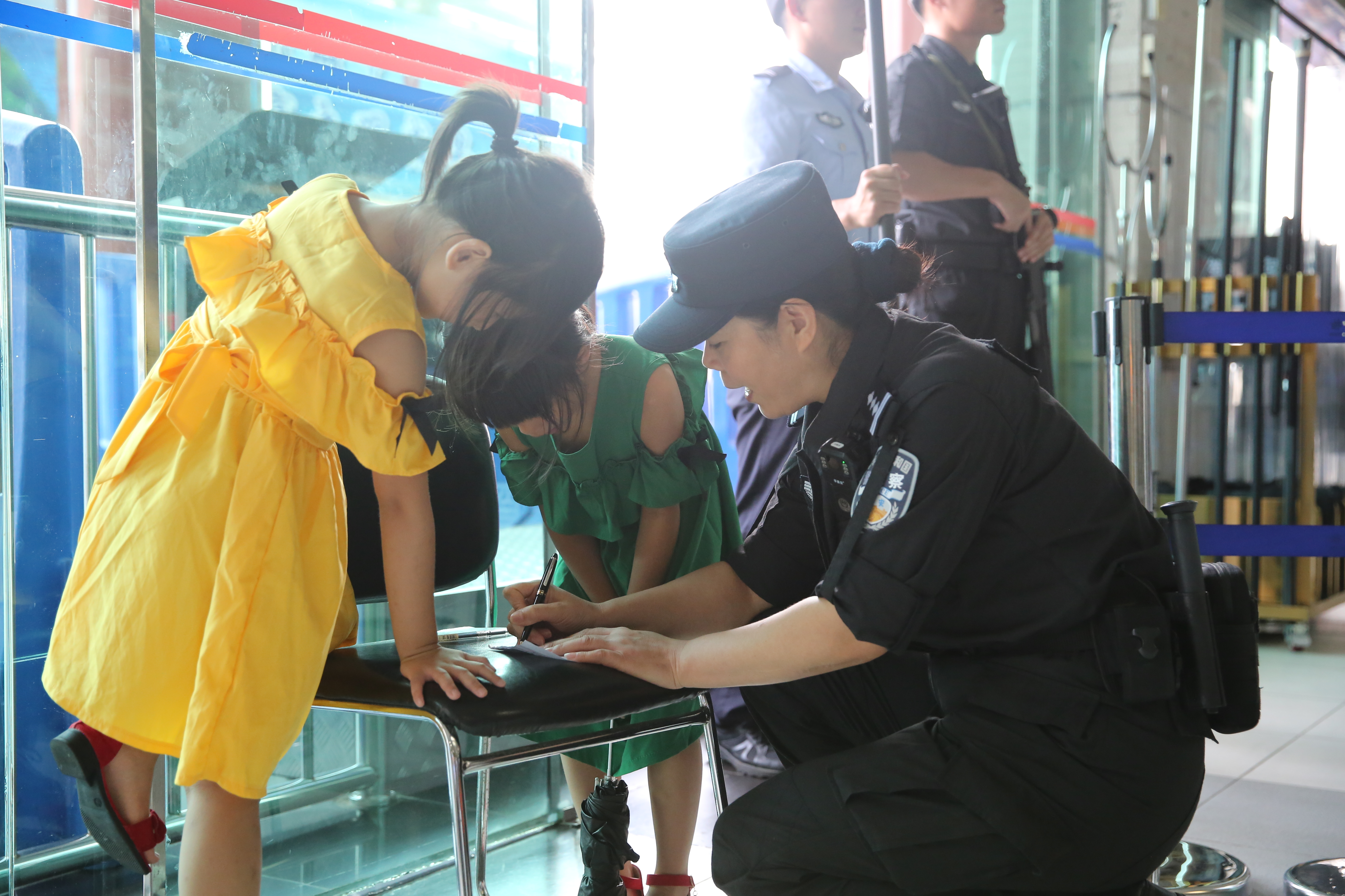 全国三八红旗手石淑亚：人潮滚滚，她如磐石