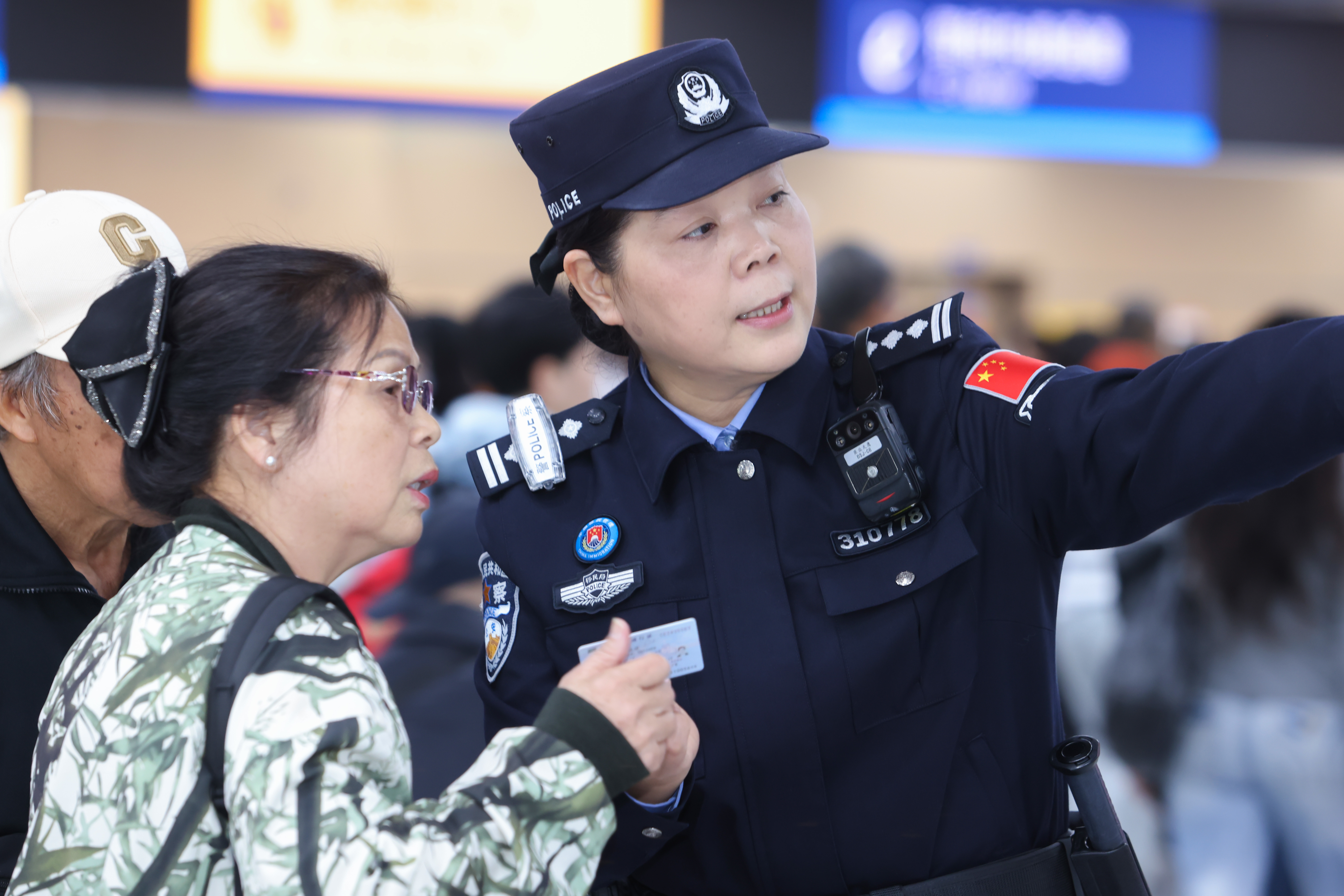 全国三八红旗手石淑亚：人潮滚滚，她如磐石