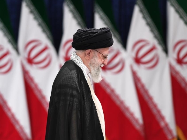 人物|“反美抗以斗士”哈梅内伊:他是如何崛起又如何陨落的