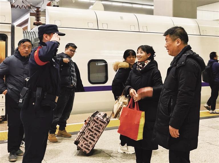 黄登辉给父母敬礼