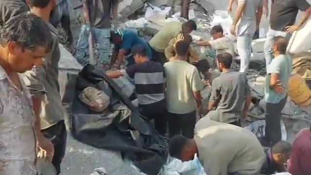 伊朗小学遭美以空袭，现场救援画面曝光