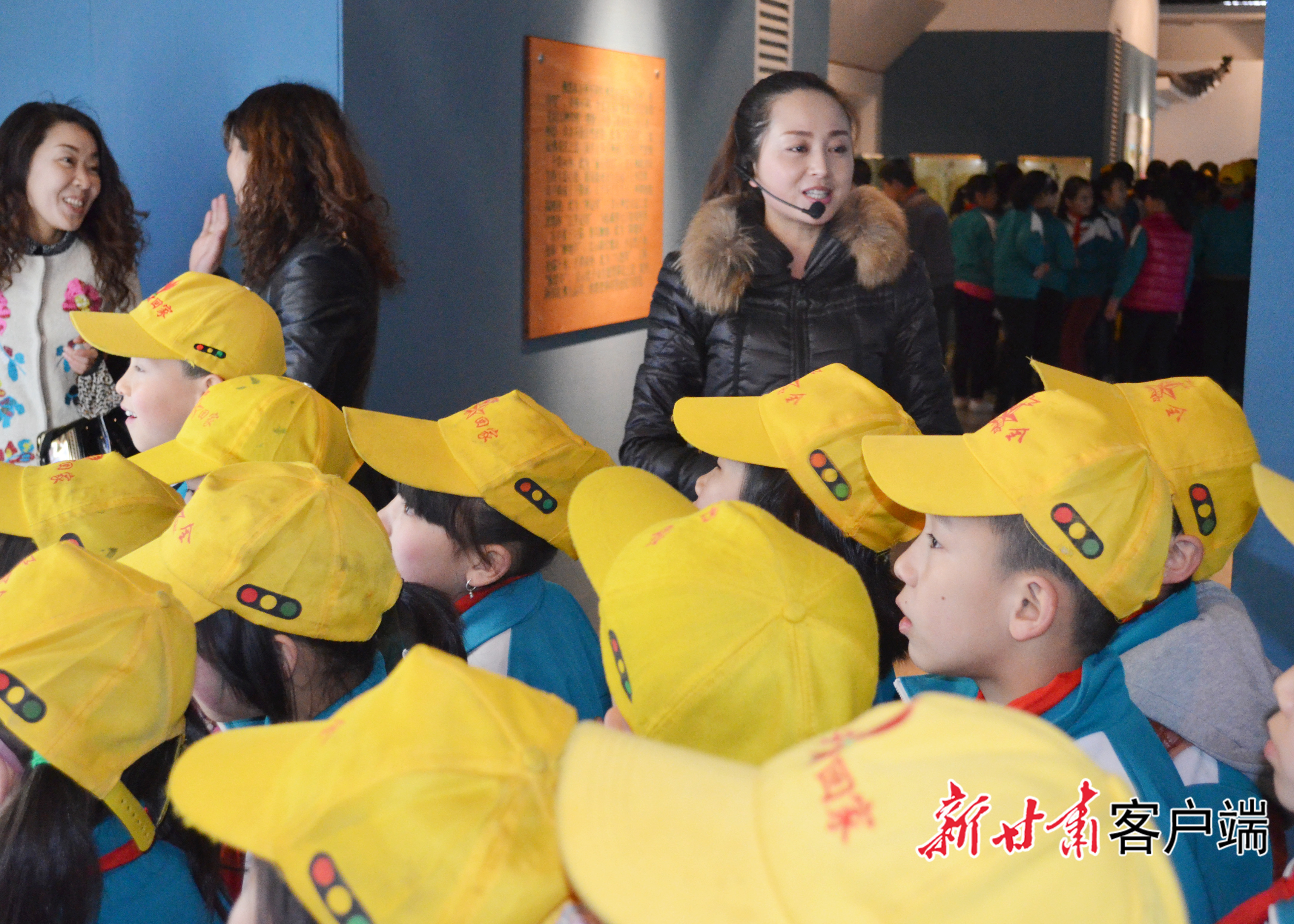 闫虹为少年儿童进行文物讲解　本文图片均由受访者本人提供