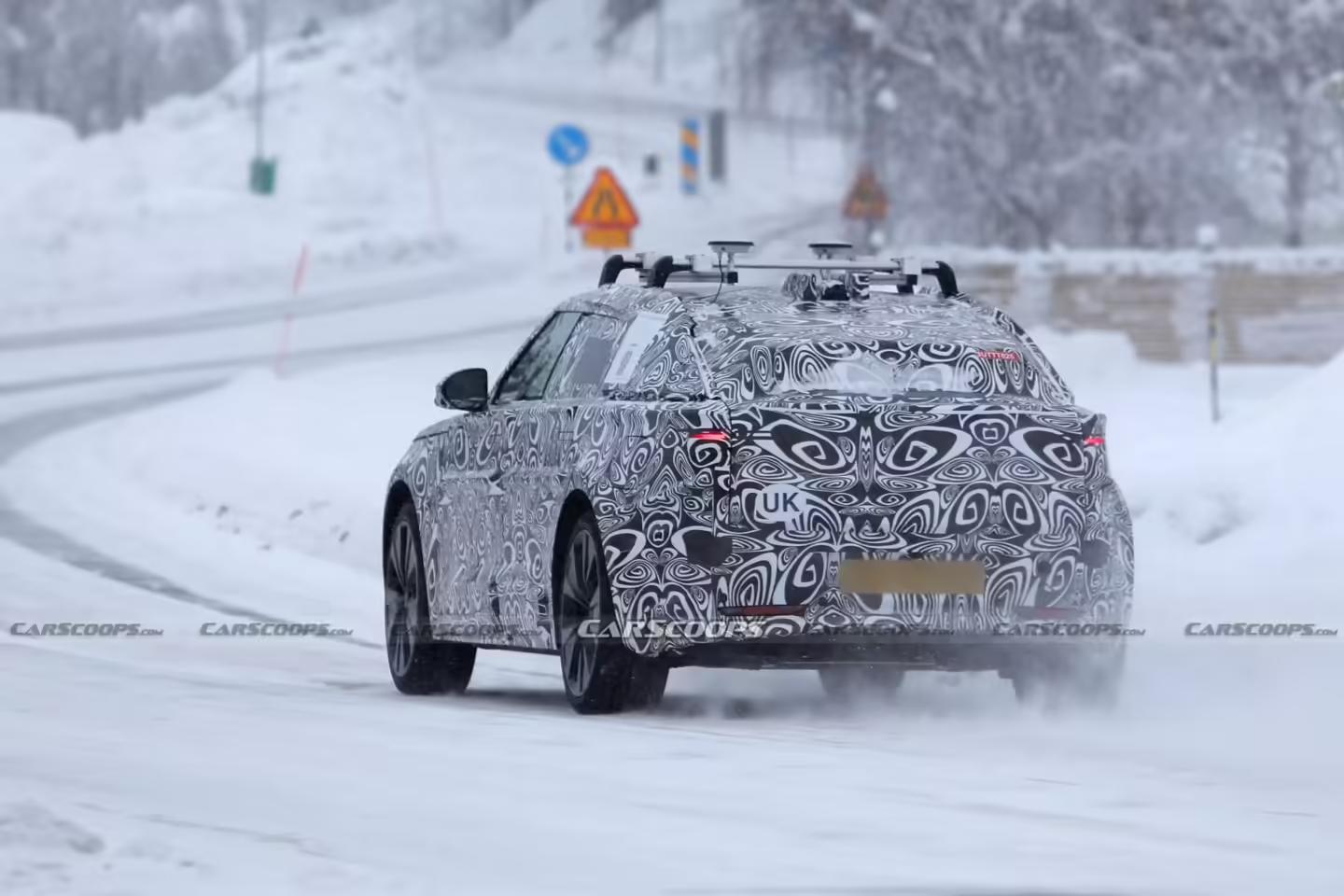 纯电版路虎揽胜星脉SUV路测图曝光:低趴车身、隐藏式门把手