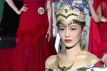 20岁岳普湖姑娘艾柯莱·艾山江摘第十五届中国小姐桂冠