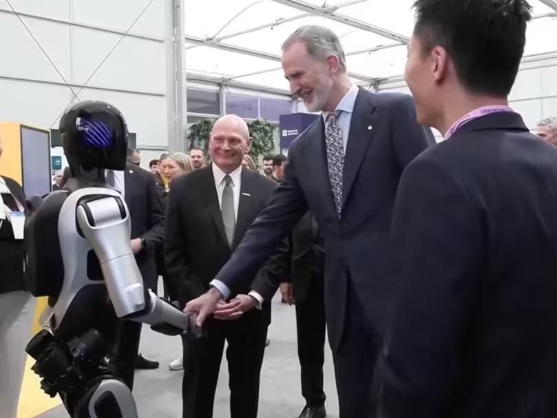 智元海外独立站上线,机器人899欧元起租