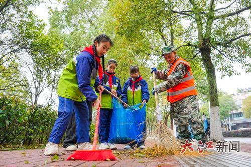抚州南丰：学雷锋 在行动（图）