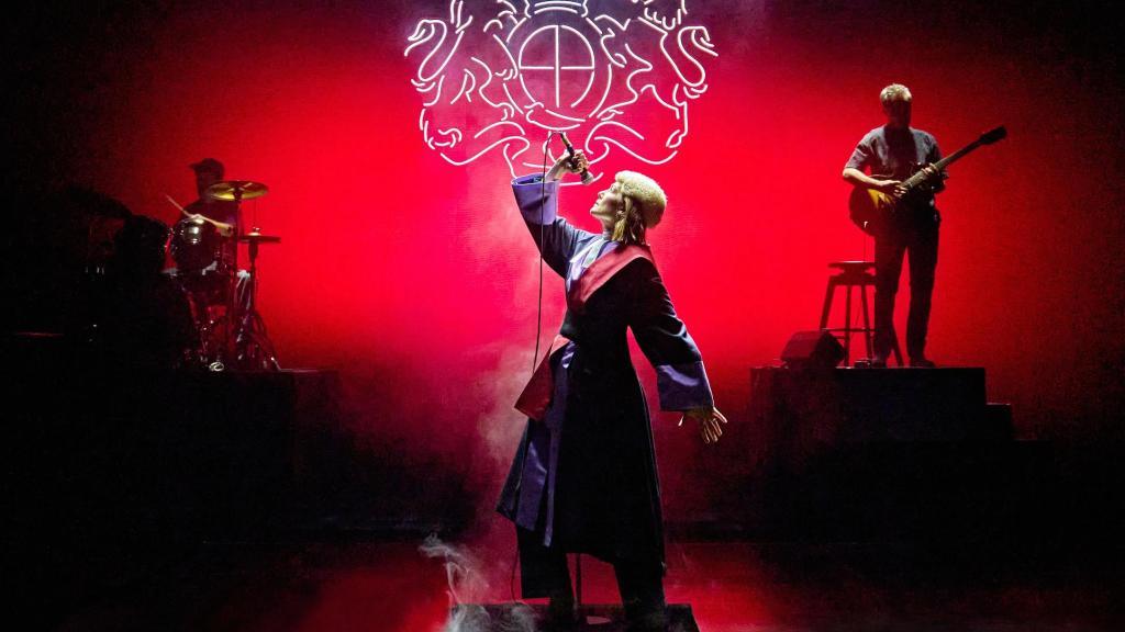 裴淳华在《非穷尽列举》中挑大梁