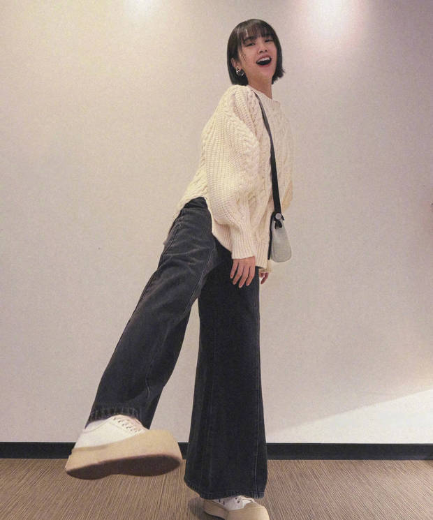 搜狐娱乐讯 近日，杨丞琳在社交媒体清理库存照片，晒出多张与友人聚会的合影交友十分广泛，还暗戳戳秀了一把恩爱。