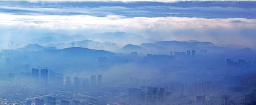 晨雾漫卷时 泉城入画来