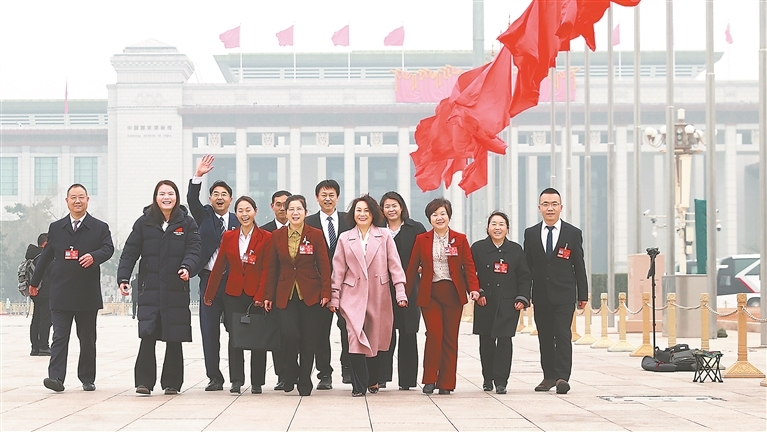 全国两会影像 | 江西代表团代表满怀信心走向人民大会堂（图）
