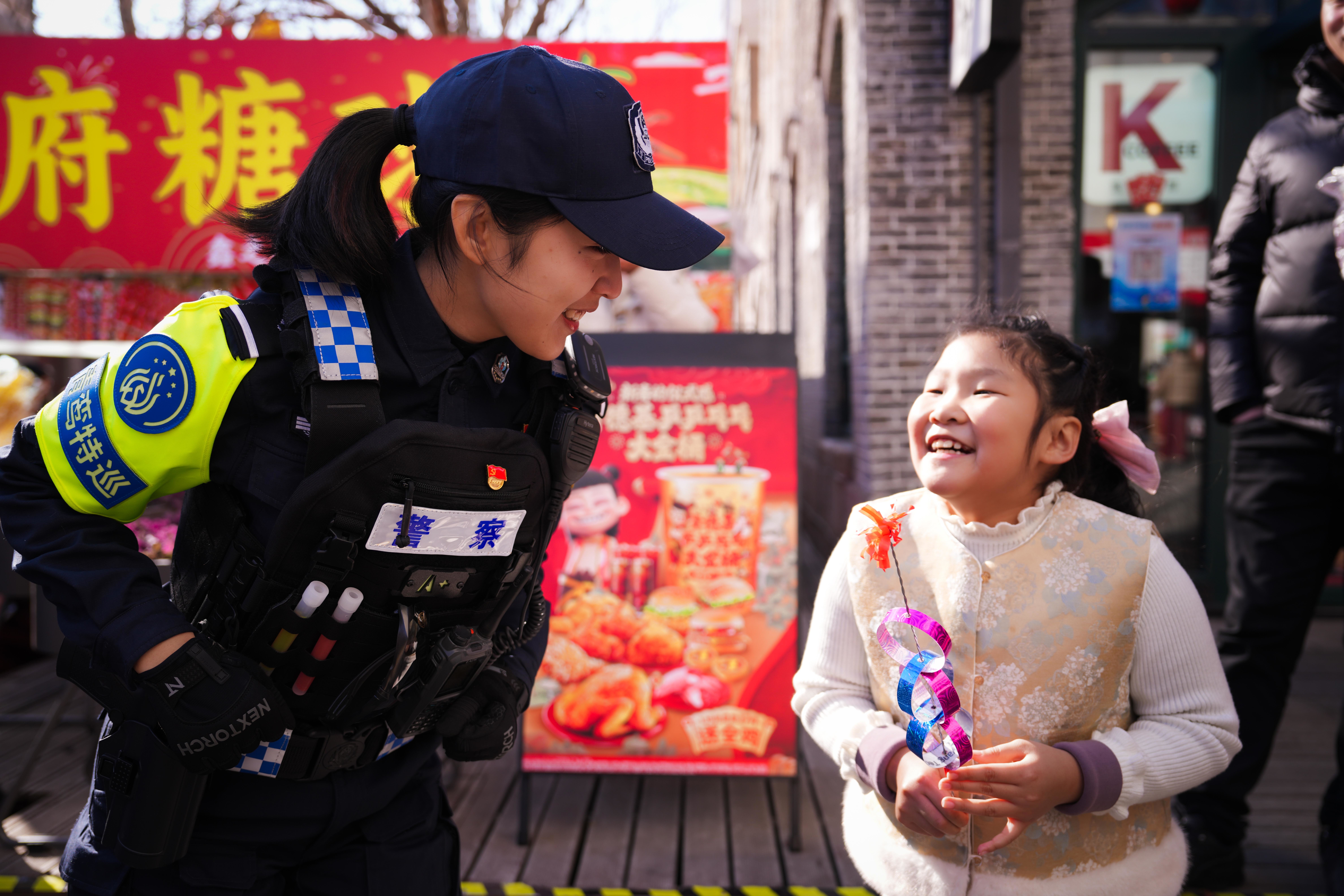 青鸾特巡队：铿锵玫瑰绽芳华 巾帼警色护平安