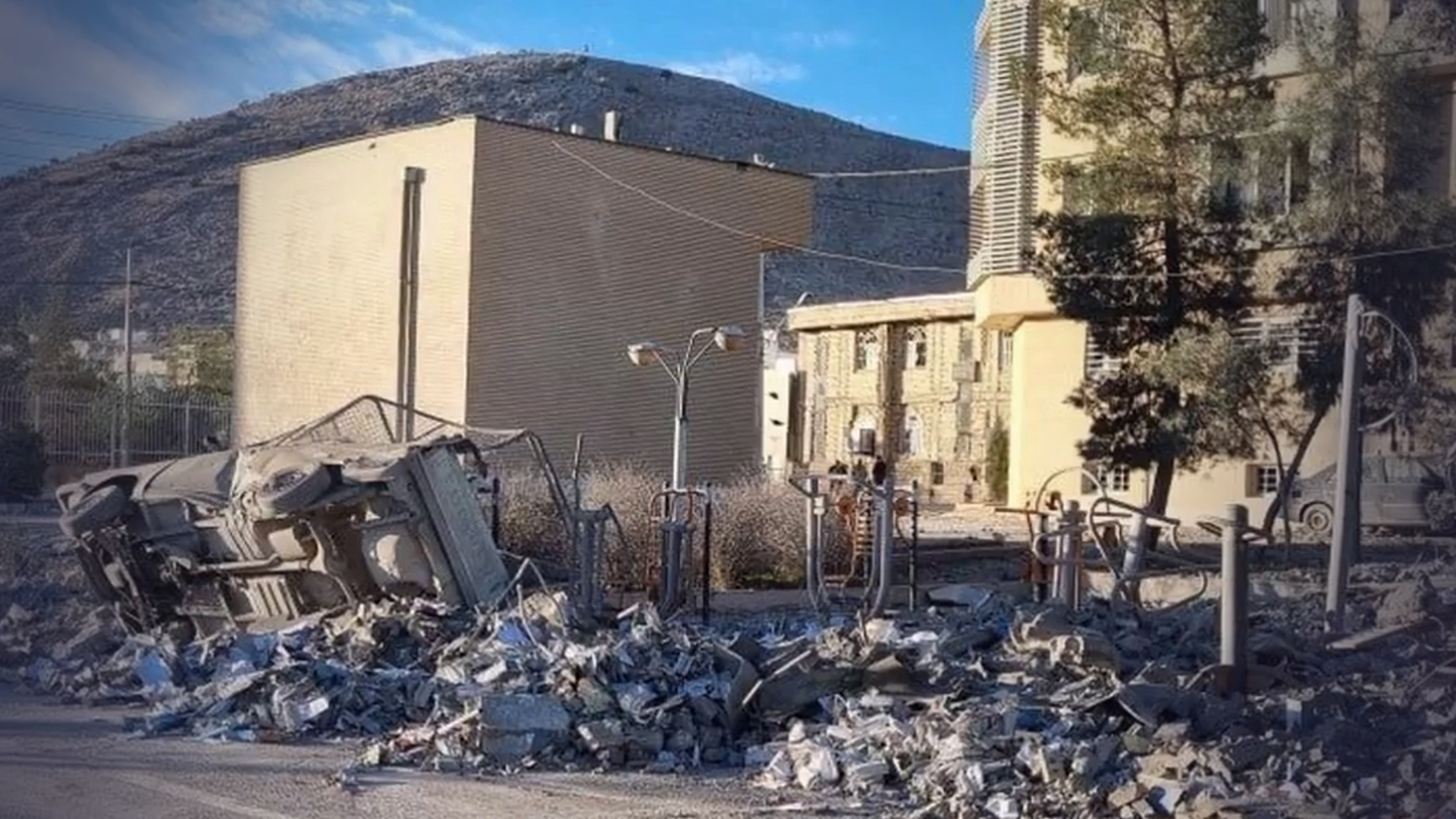 突发！伊朗一儿童游乐场及应急基地遭袭，造成20名平民死亡，30人受伤