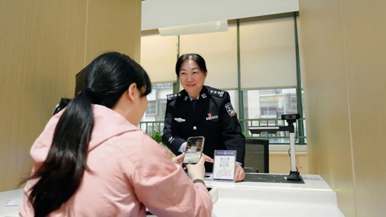 福田女警绽芳华 巾帼藏蓝映初心