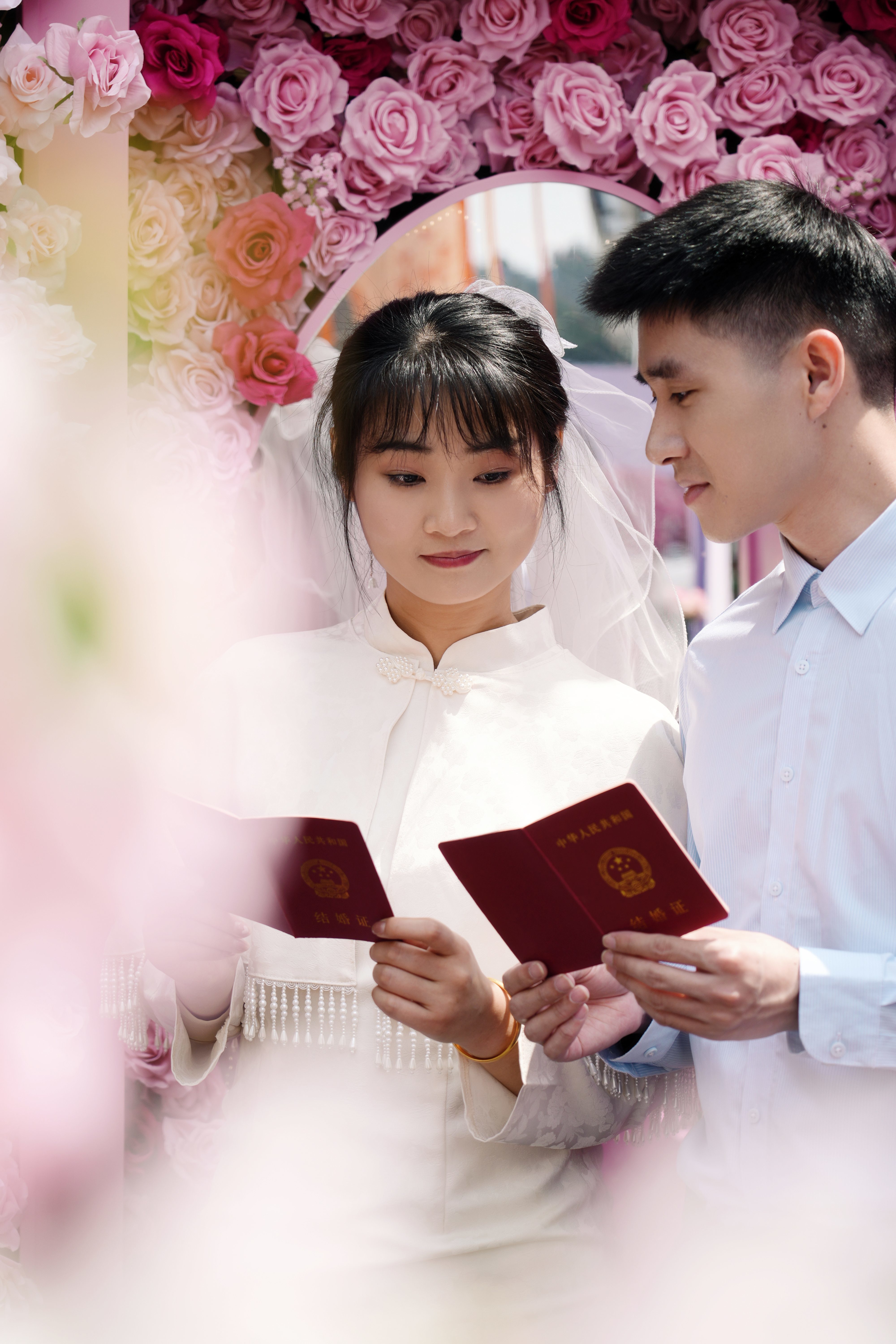 政企搭台共筑“玫瑰之约”，福田区为甜蜜经济注入首店首发新势能