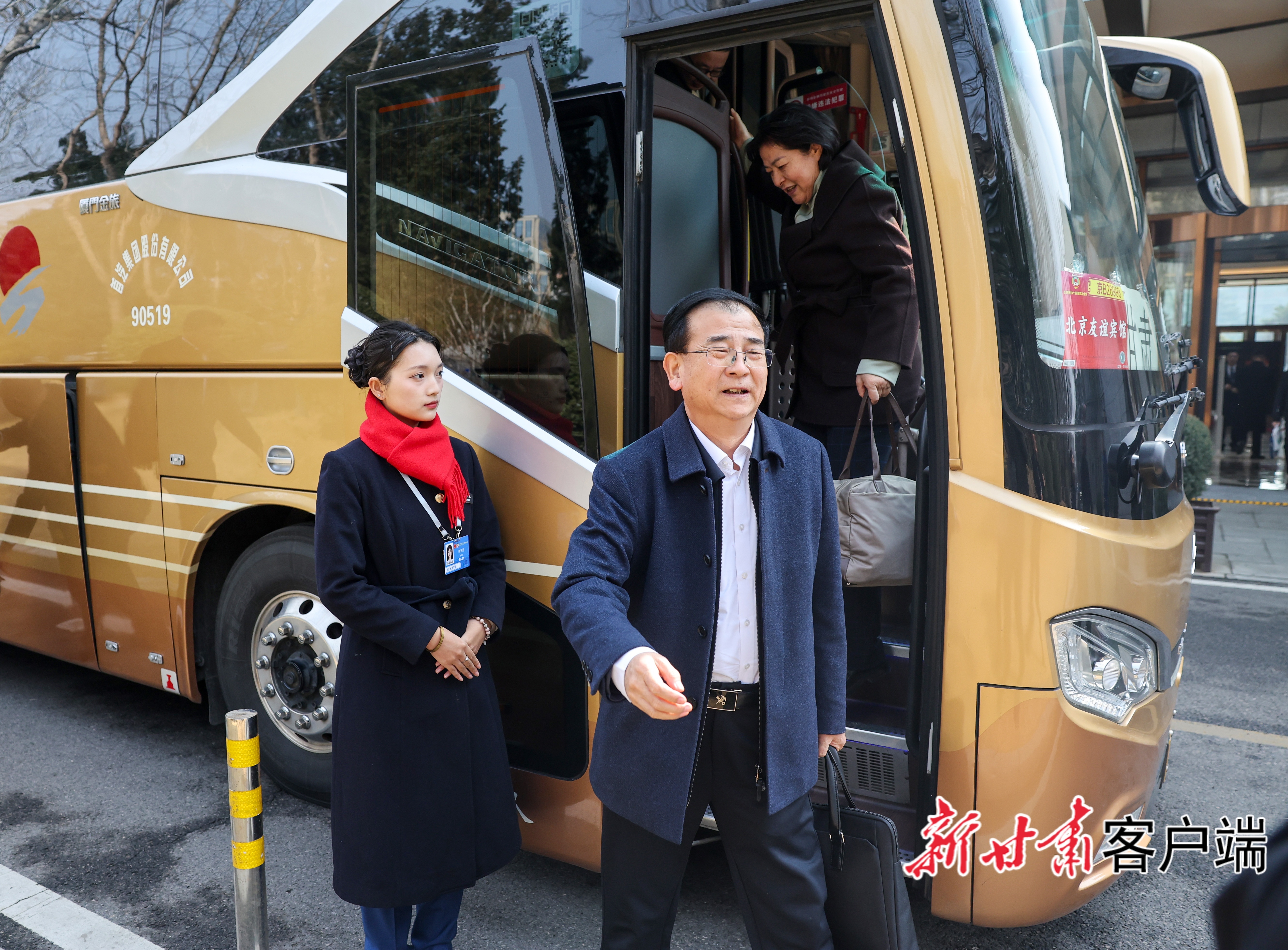 3月3日中午，住甘全国政协委员抵达北京。