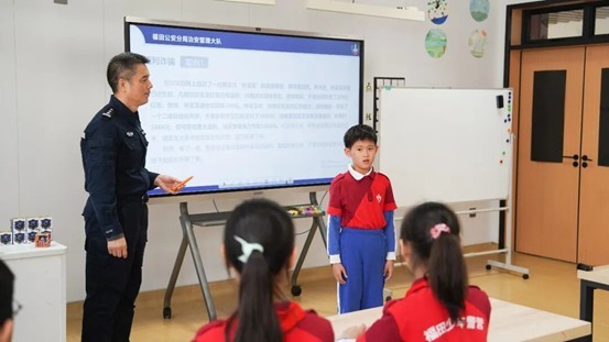 开学第一课是“反诈课”，这些深圳小学生走上讲台当“教官”