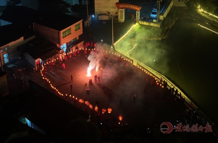 浮梁县非遗珍珠灯闹元宵 村民与游客共赏非遗之美