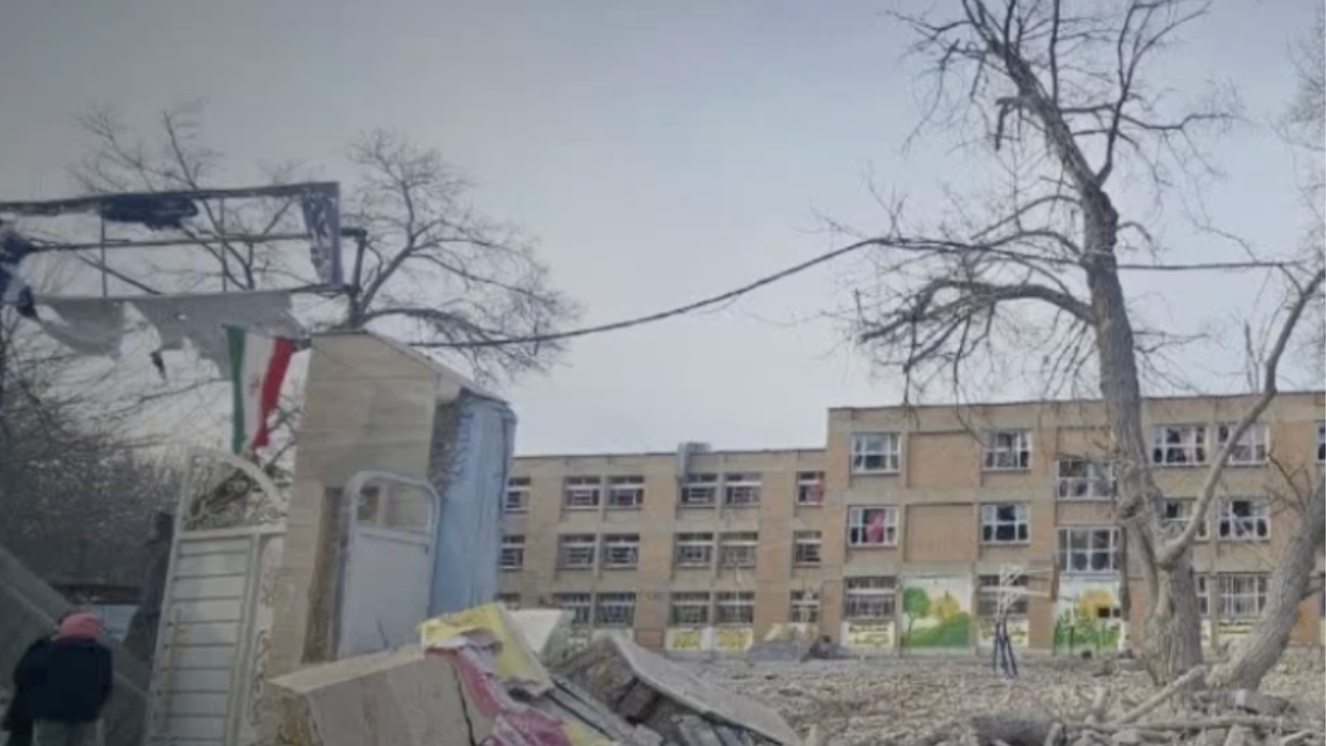 “被导弹直接命中，已彻底化为废墟”，伊朗称又一所学校遭美以袭击