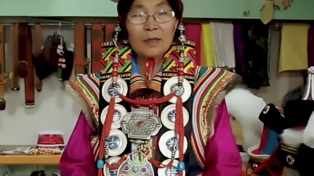 【这里是甘肃】丨展示非遗魅力　甘肃肃北雪山蒙古族服饰