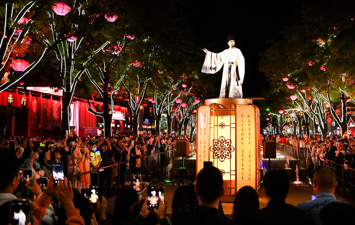 ▲大唐不夜城“华灯太白”表演 新华社记者 邹竞一 摄