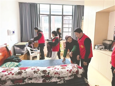 贵溪市：学雷锋 践初心 办实事（图）