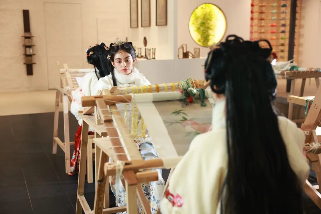 外籍学生体验中国传统文化。