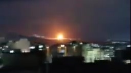 不明物体在伊朗上空坠落