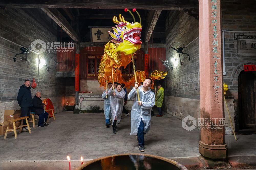 2026年3月1日，江西省吉安市青原区渼陂古村举办灯庆活动，现场锣鼓喧天，欢声阵阵。