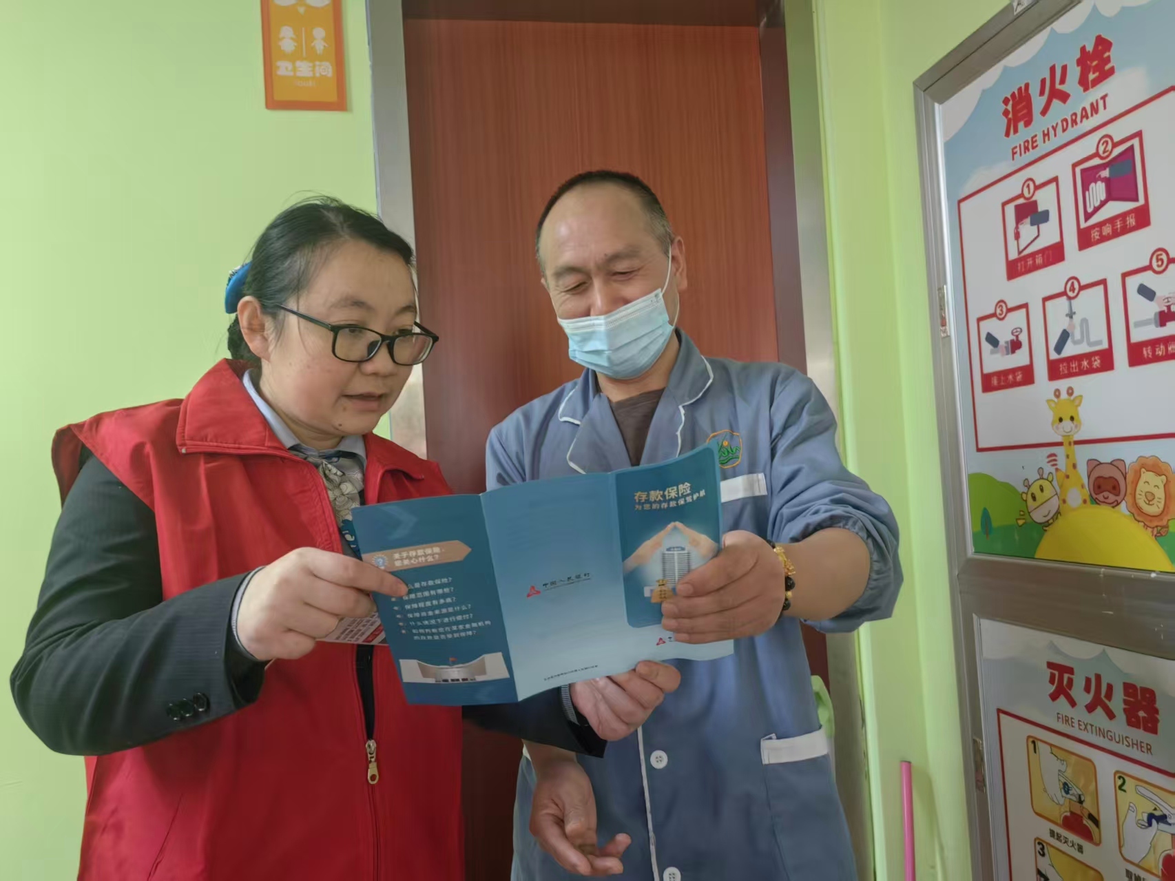 农行宁波榭南支行开展“春风送暖 金融护老”金融宣教活动