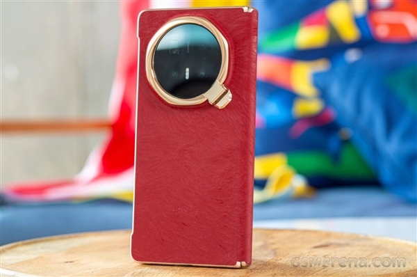 荣耀Magic V6真机图赏：全球最轻薄大折叠 老外被震撼到了