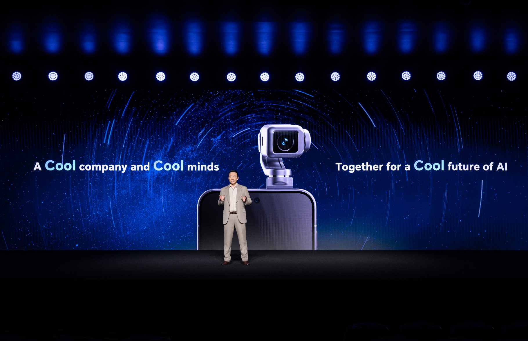 MWC一线报道:从手机到机器人,荣耀的第二曲线跑起来了