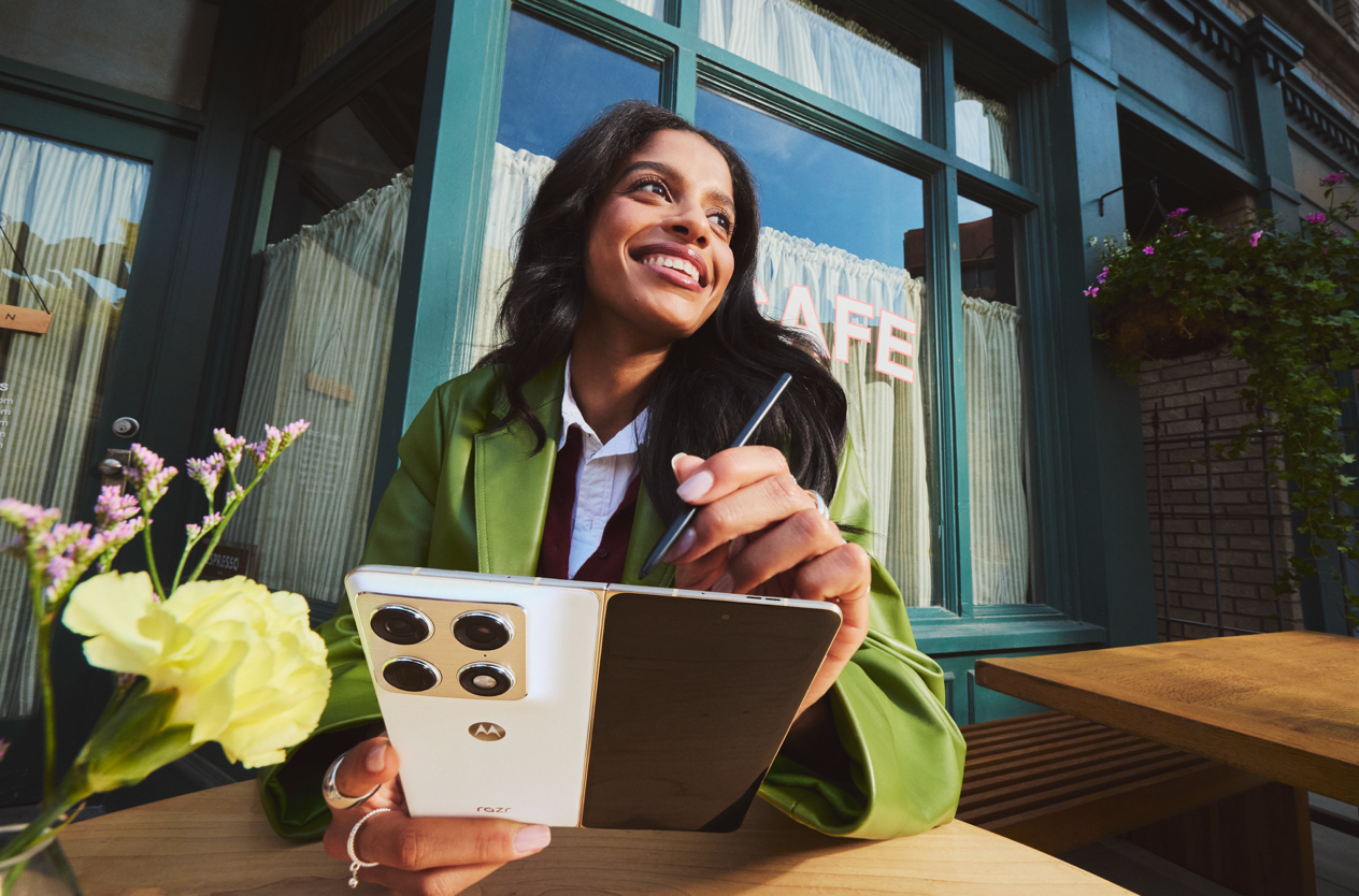 联想 moto razr fold折叠屏AI手机